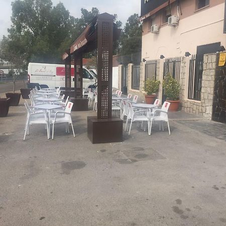 Meson Restaurante La Posada Hostal Calera y Chozas ภายนอก รูปภาพ