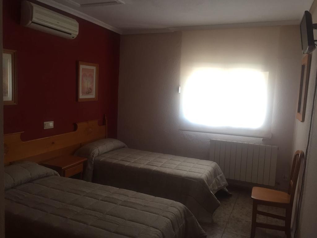 Meson Restaurante La Posada Hostal Calera y Chozas ภายนอก รูปภาพ