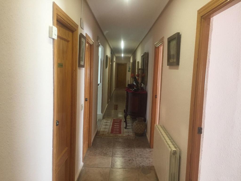 Meson Restaurante La Posada Hostal Calera y Chozas ภายนอก รูปภาพ