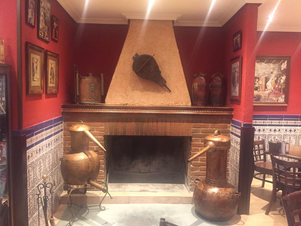Meson Restaurante La Posada Hostal Calera y Chozas ภายนอก รูปภาพ
