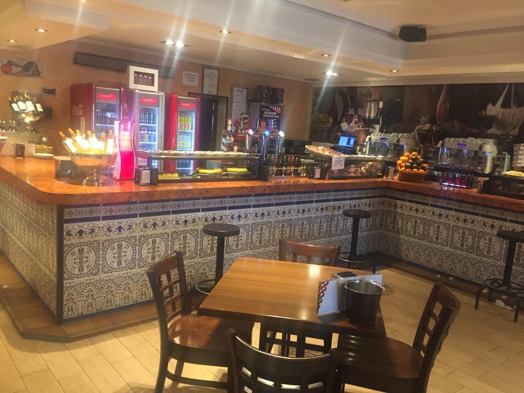 Meson Restaurante La Posada Hostal Calera y Chozas ภายนอก รูปภาพ